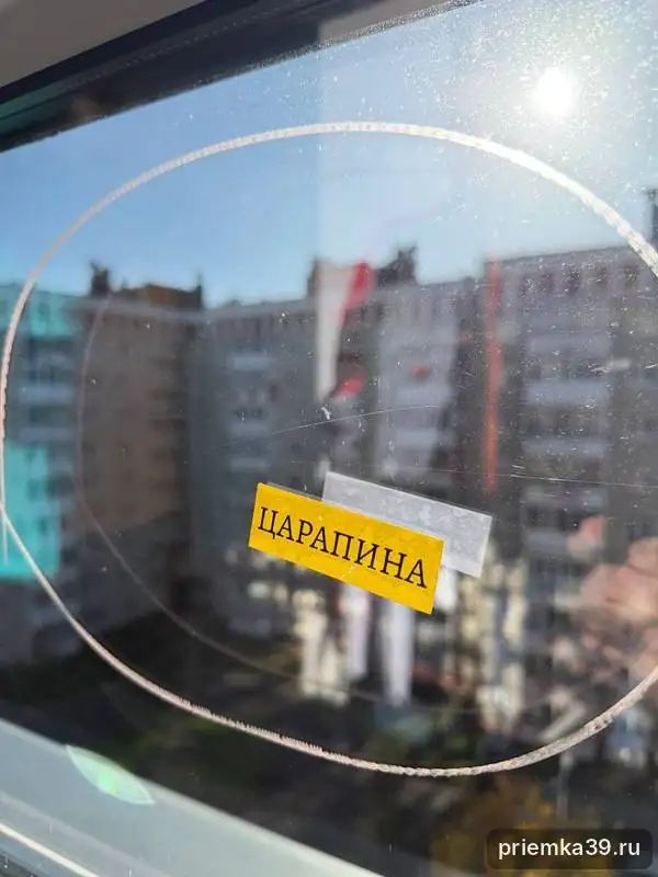 Приемка квартиры в ЖК Консул: царапина на стеклопакете
