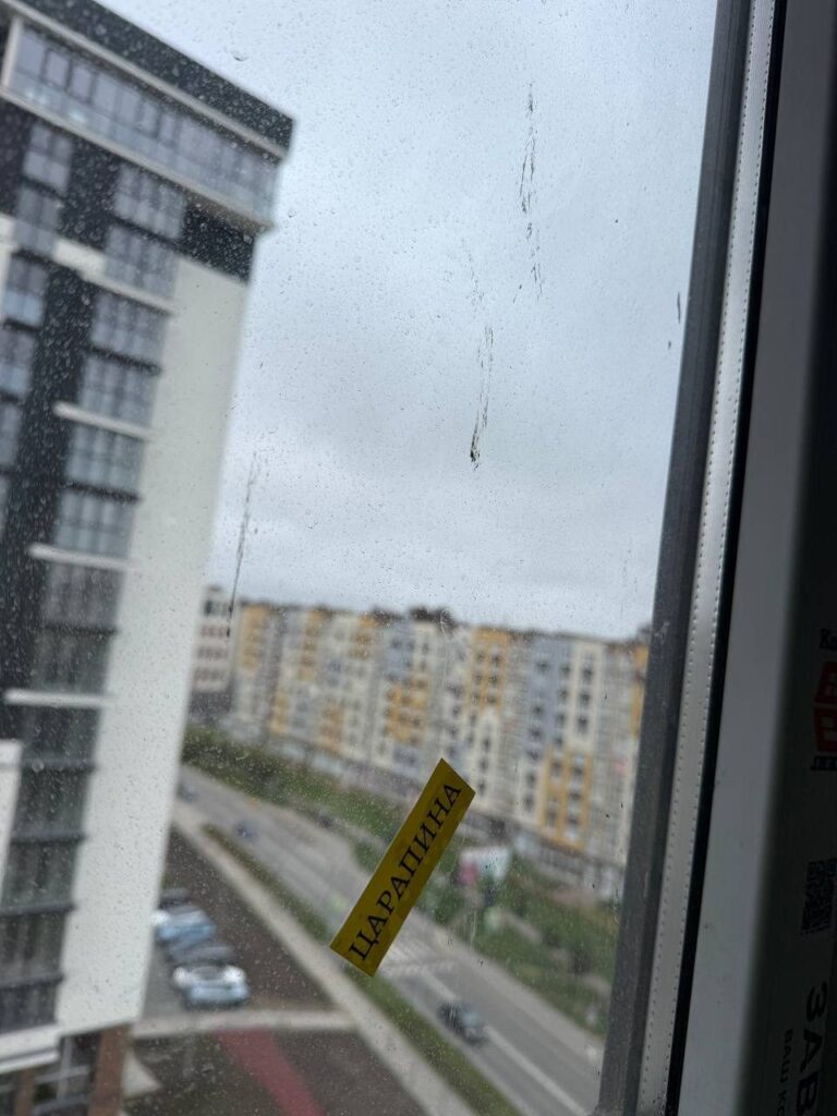 Царапина на стеклопакете — ЖК Елизаветинский